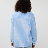 Chemise à rayures bleues et blanches